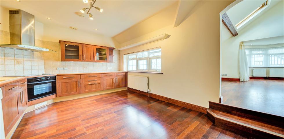 			2 Bedroom, 1 bath, 1 reception Flat			 Park Drive, GOLDERS GREEN